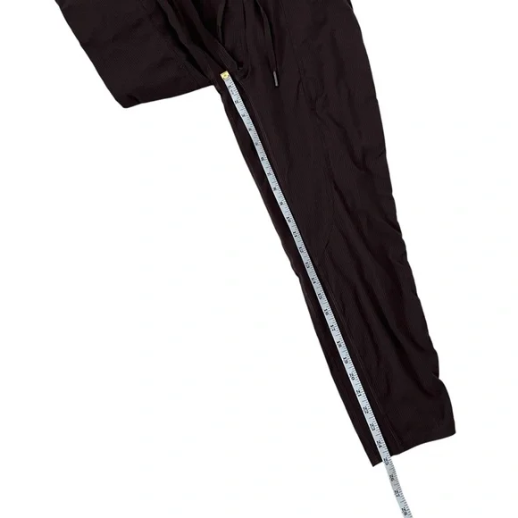 Lululemon‎ Dance Studio Mid-Rise Crop 25" in Chocolate Brown Size 2 - Picture 11 of 13